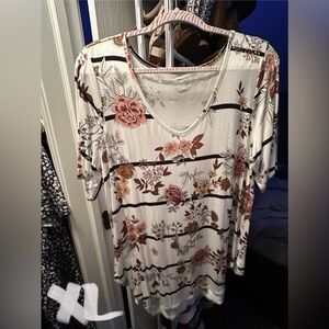 Women’s floral/stripe flowy tee